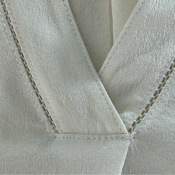 Vince Ivory Sleeveless V-Neck Luxurious 100% Silk Blouse Size S - Picture 4 of 12